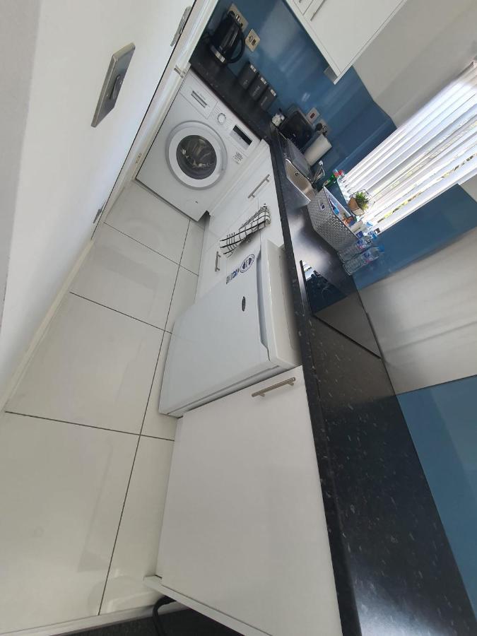 Hotel New Self Contained Flat,In Hayes, Free Parking Northolt  Zewnętrze zdjęcie
