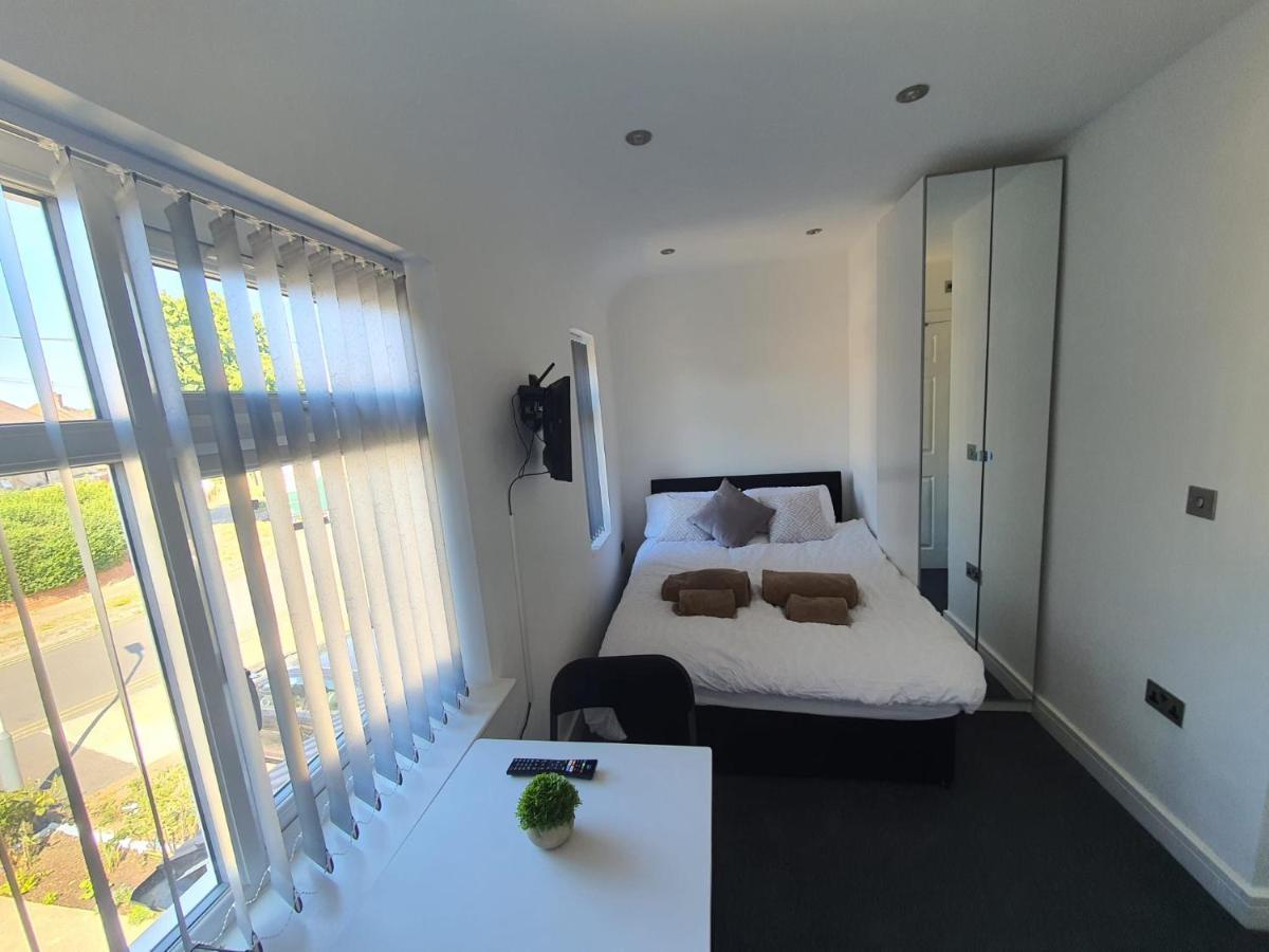 Hotel New Self Contained Flat,In Hayes, Free Parking Northolt  Zewnętrze zdjęcie